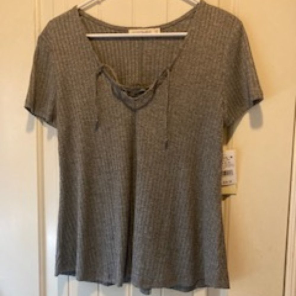NWT La Mamba, Live to be Spoiled gray/charcoal short sleeved shirt. Small